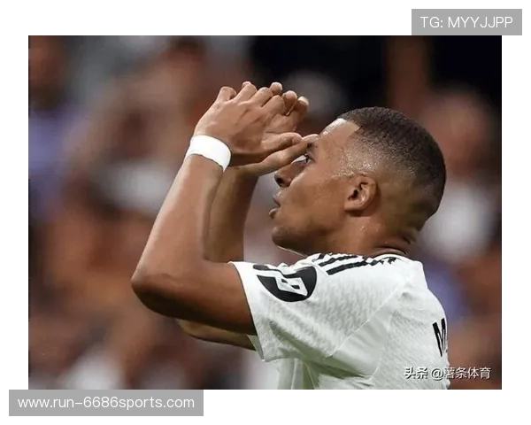 高冷足球球星的独特魅力与球场外的神秘生活揭秘